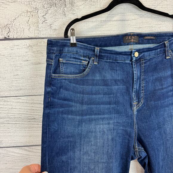 Jen7 By 7ForAllMankind Plus Size Dark Washed Bermuda Shorts Size 24 - Picture 7 of 8